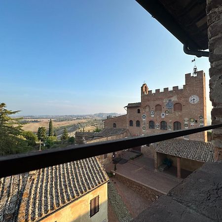 체르탈도 Antica Torre Del Borgo B&B 외부 사진