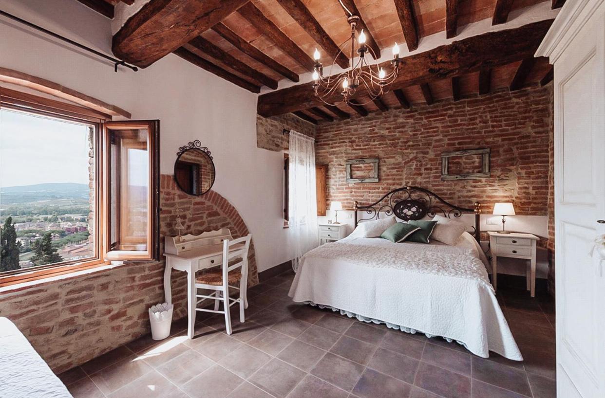 체르탈도 Antica Torre Del Borgo B&B 외부 사진
