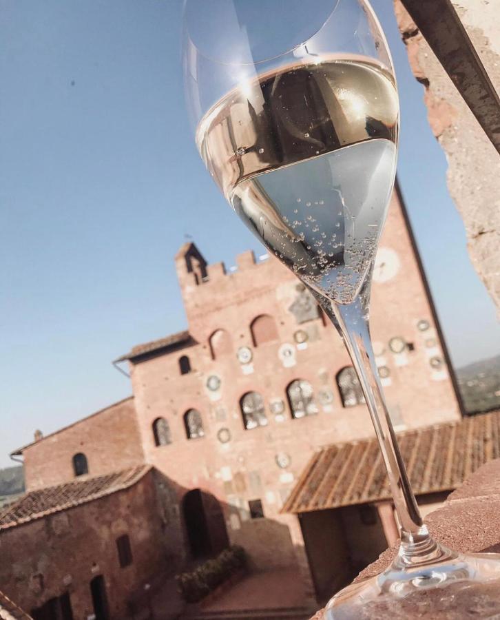 체르탈도 Antica Torre Del Borgo B&B 외부 사진