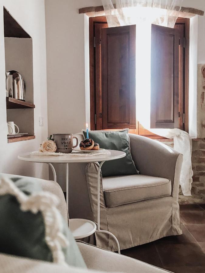체르탈도 Antica Torre Del Borgo B&B 외부 사진