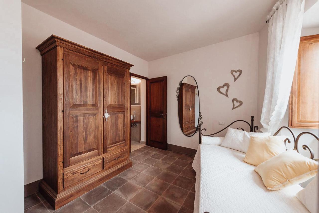 체르탈도 Antica Torre Del Borgo B&B 외부 사진