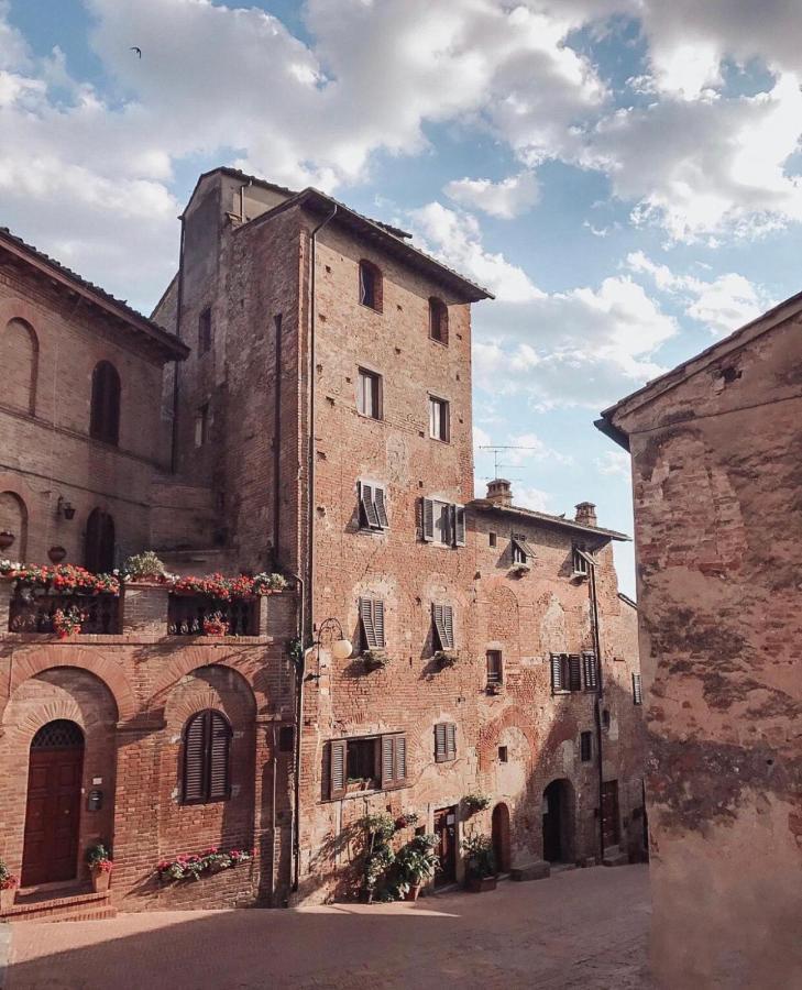 체르탈도 Antica Torre Del Borgo B&B 외부 사진