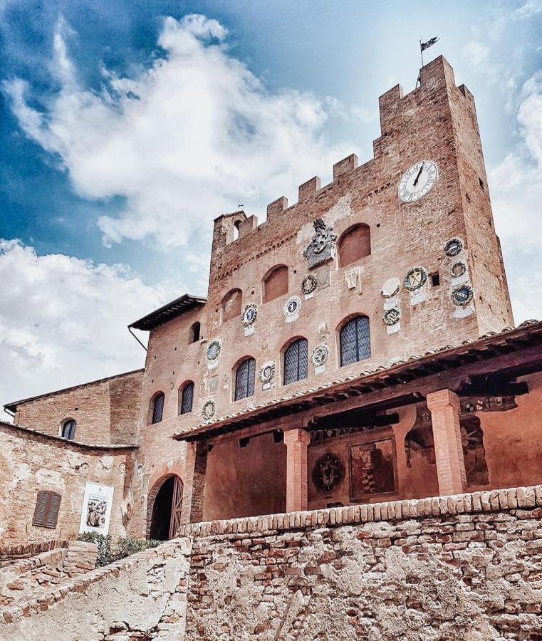 체르탈도 Antica Torre Del Borgo B&B 외부 사진