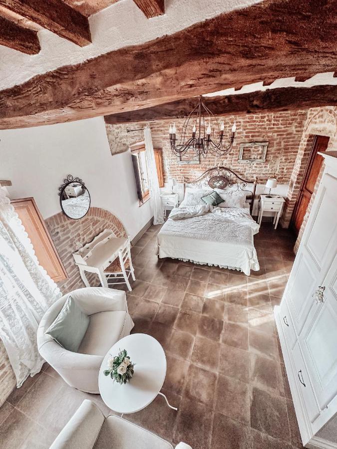체르탈도 Antica Torre Del Borgo B&B 외부 사진