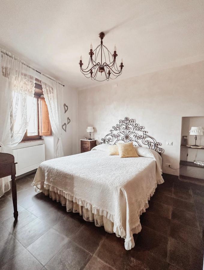 체르탈도 Antica Torre Del Borgo B&B 외부 사진